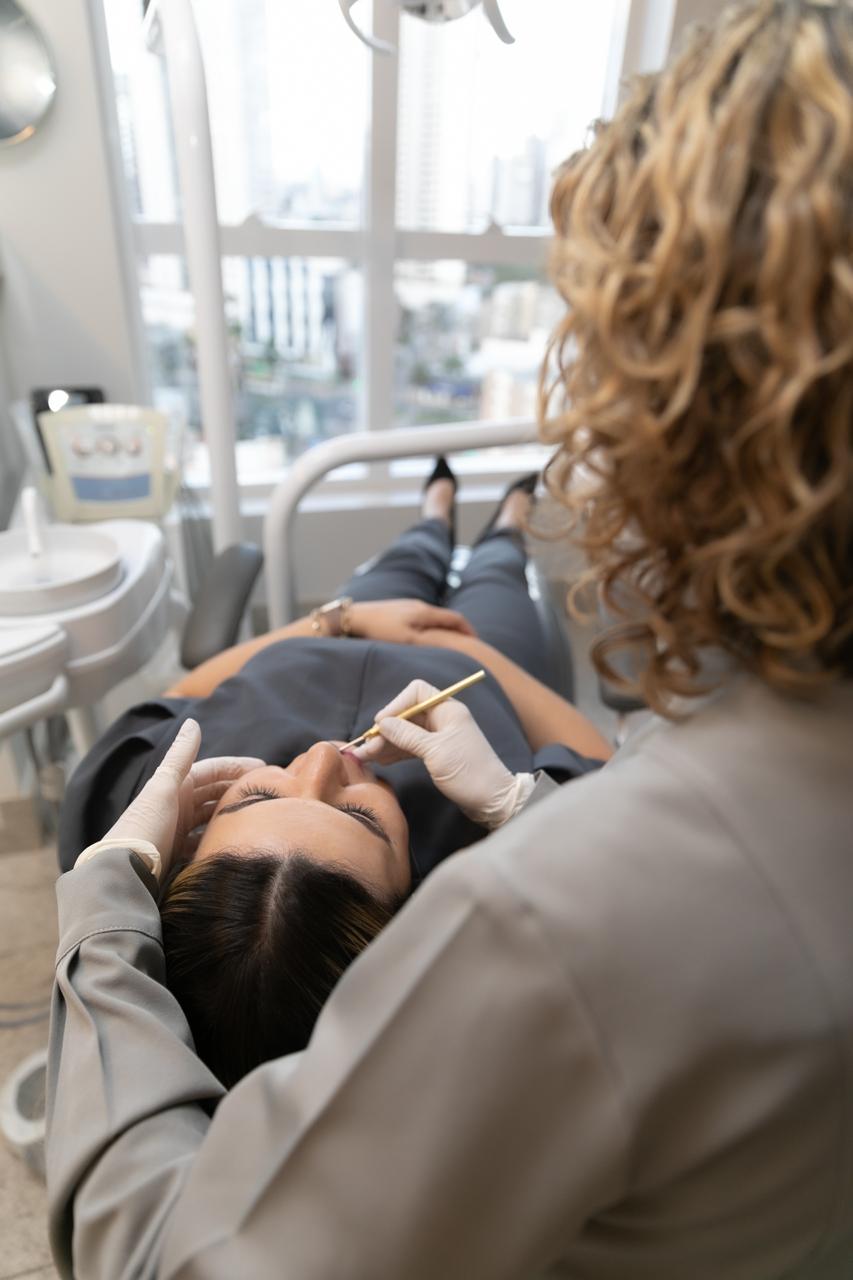 Allure Odontologia - Dra. Helaine Zane Santana
